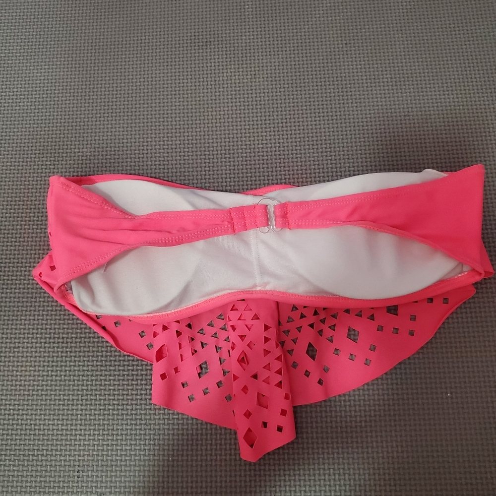 2 pink bikini tops - Picture 6 of 7